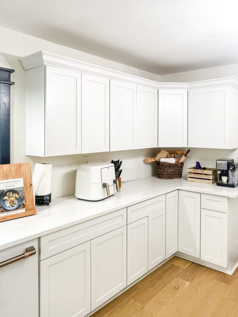 Kitchen cabinets to ceiling are one of the most significant elements of kitchen décor. They not only provide storage