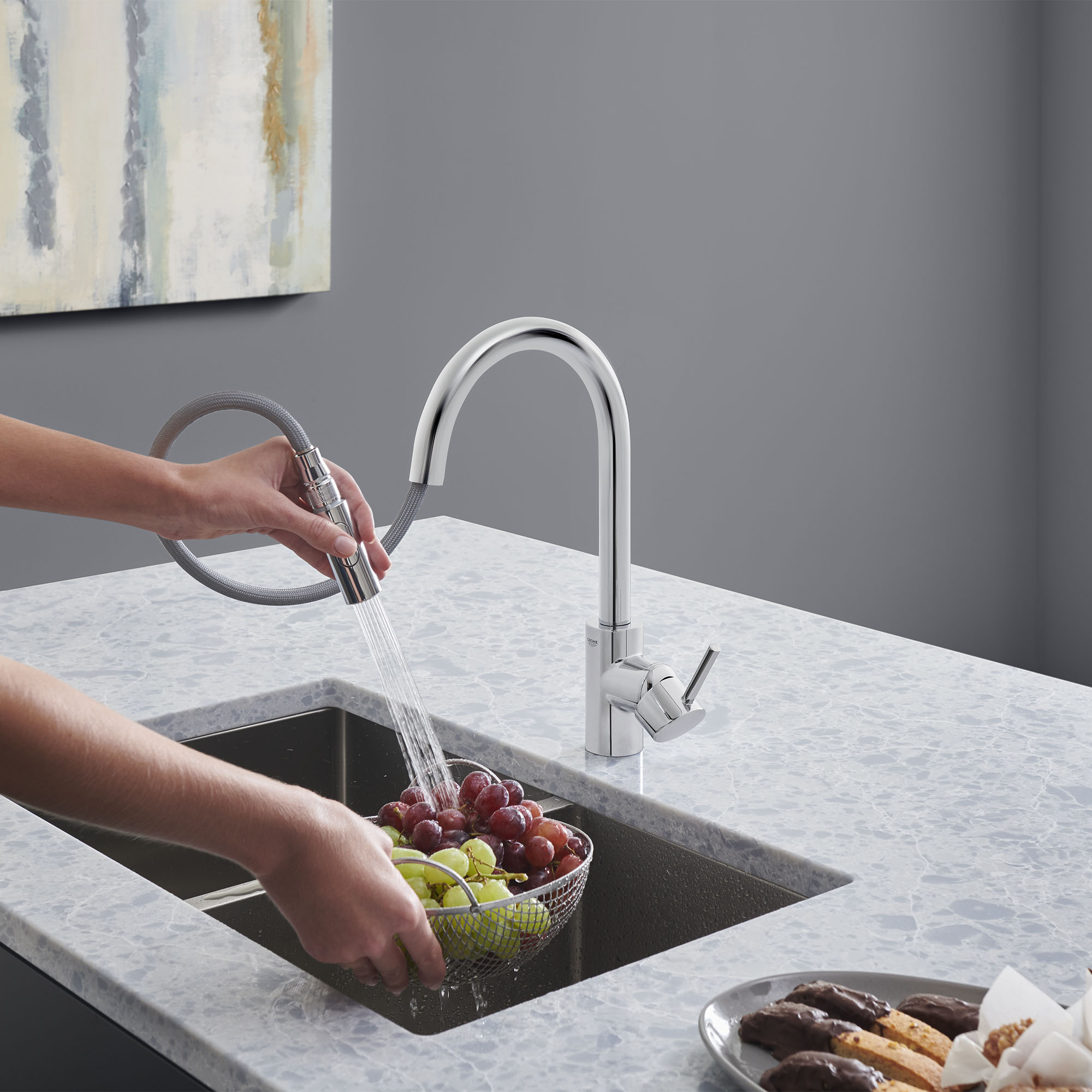 Kitchen faucet with sprayer