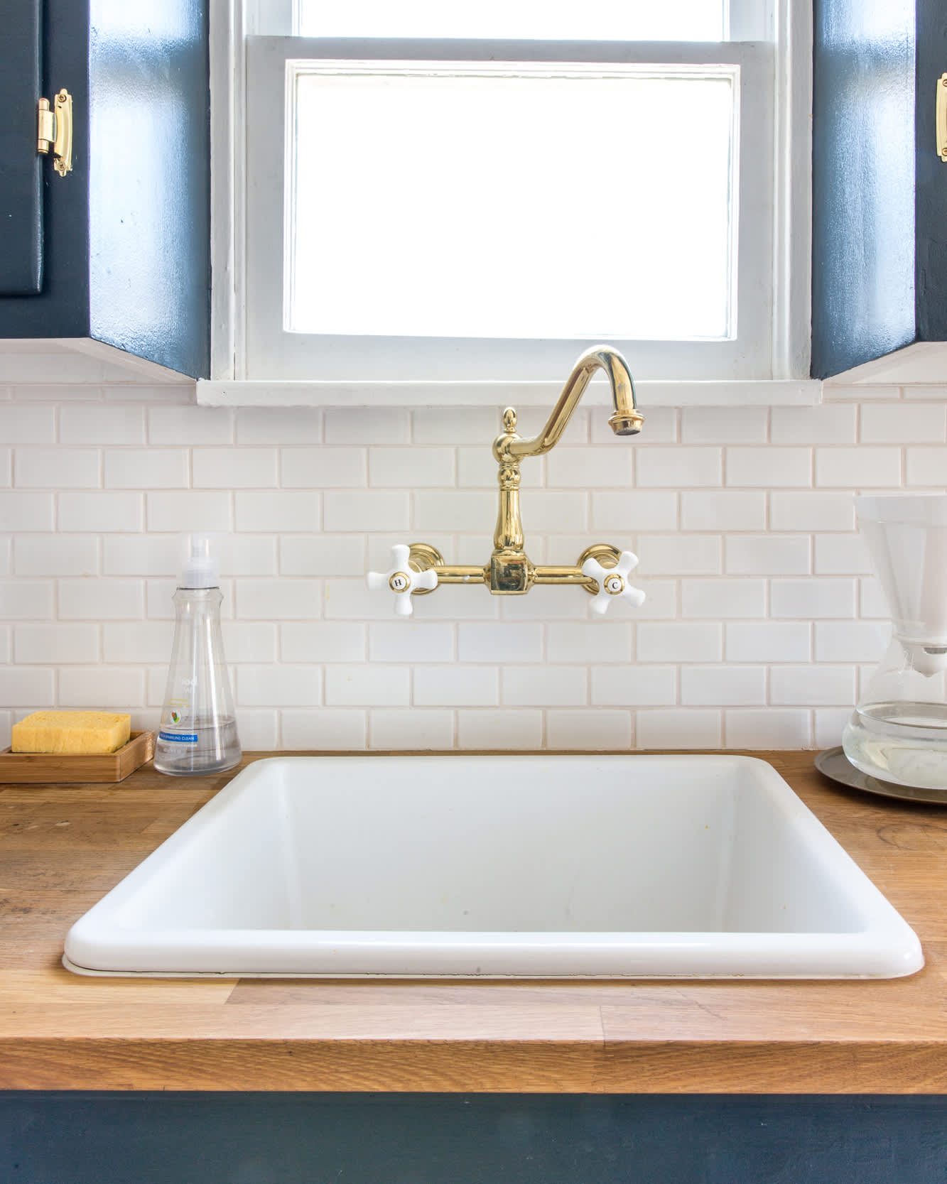 How to install a kitchen sink?