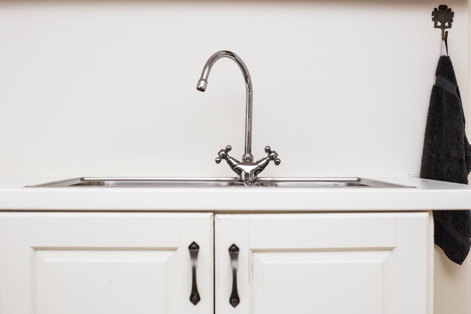 Cleaning kitchen sink drain