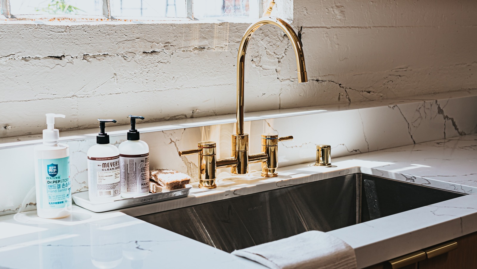 kitchen sink leaking 