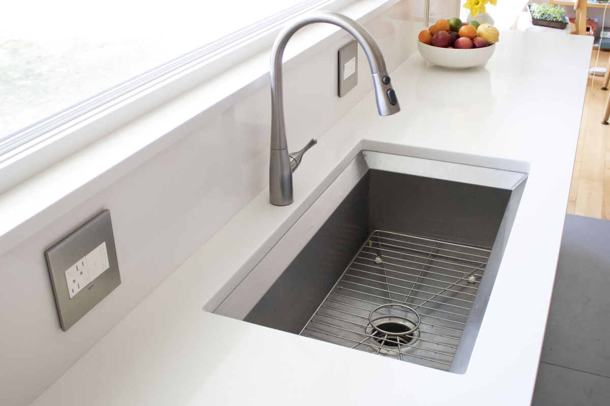 Cleaning kitchen sink drain