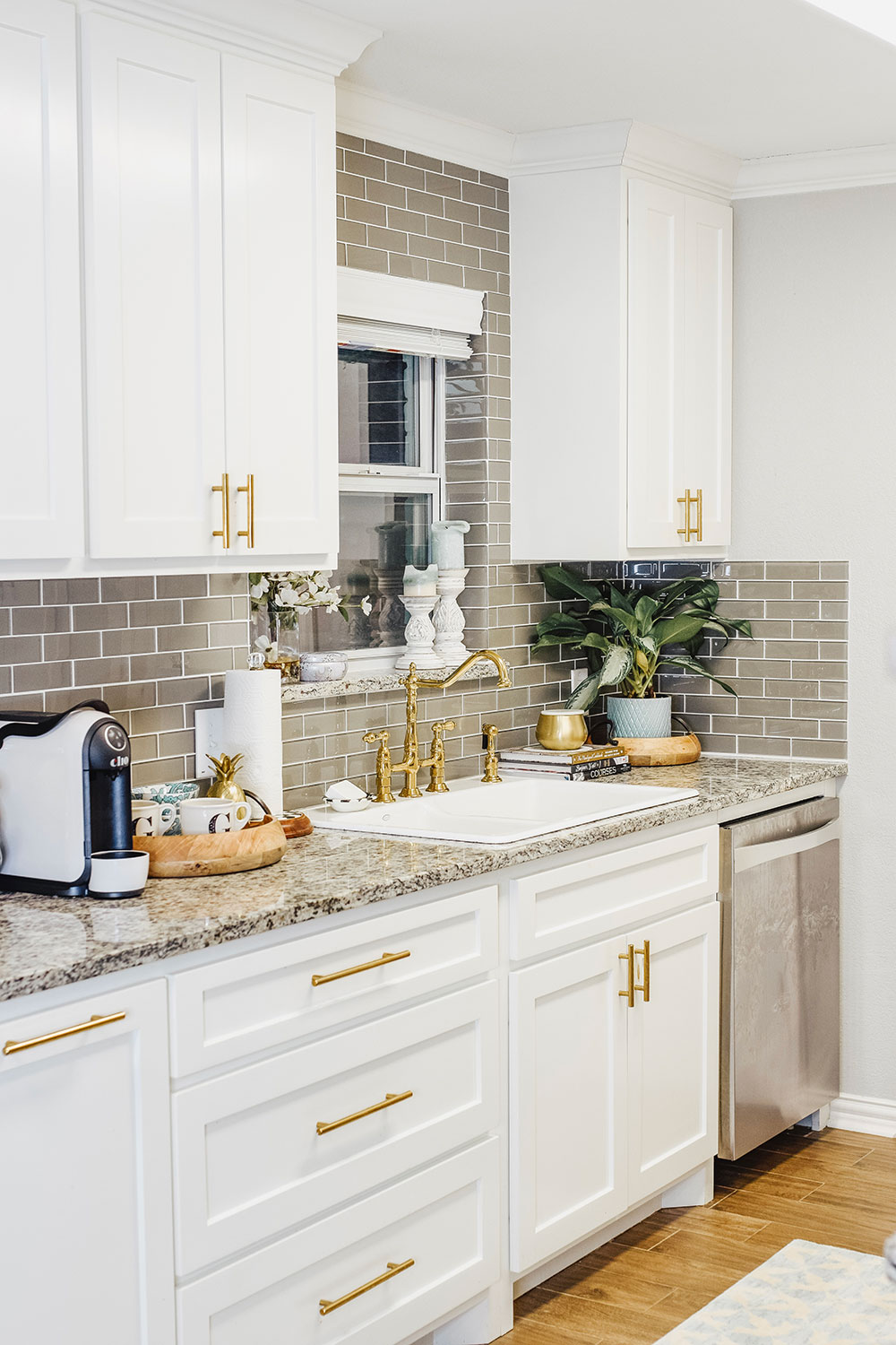 kitchen sink leaking 