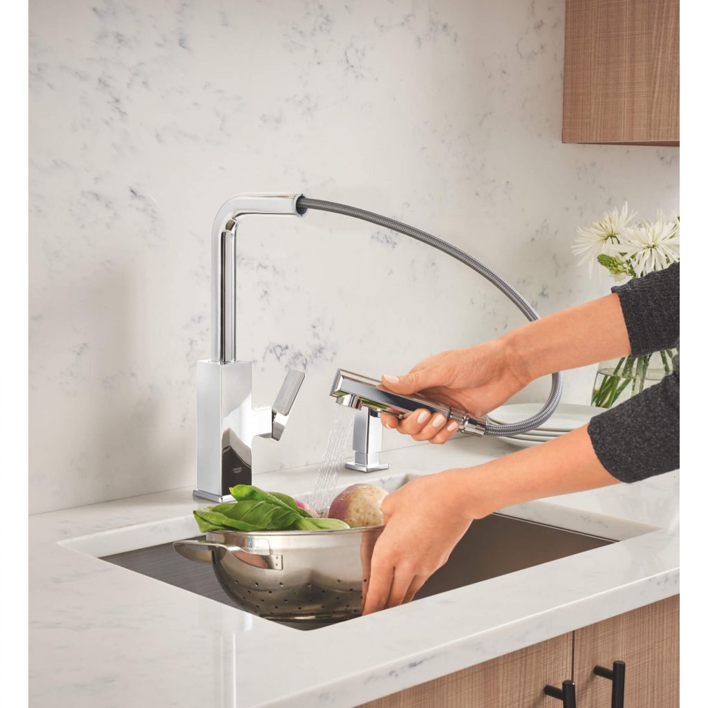 kitchen sink sprayer stuck on