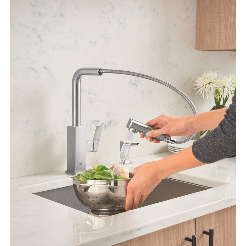 kitchen sink sprayer leaking