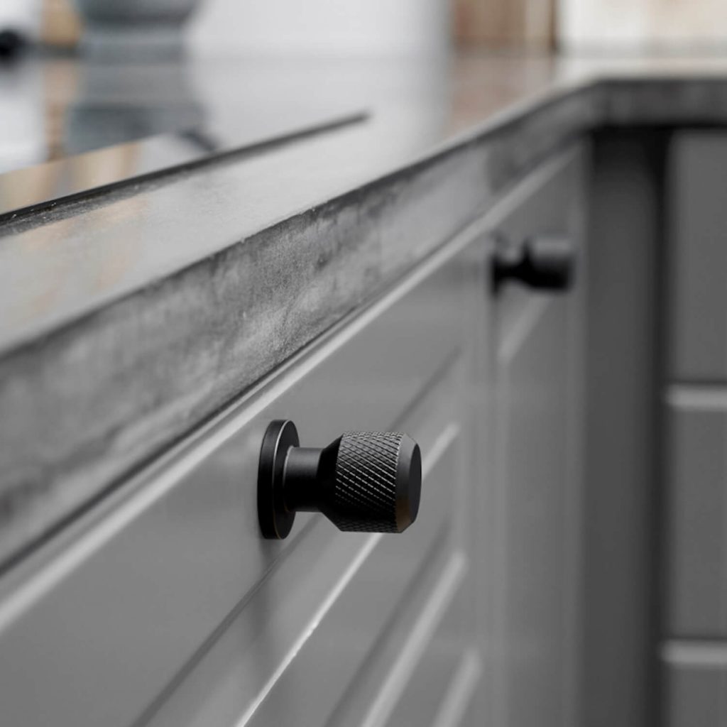 black kitchen cabinet knobs