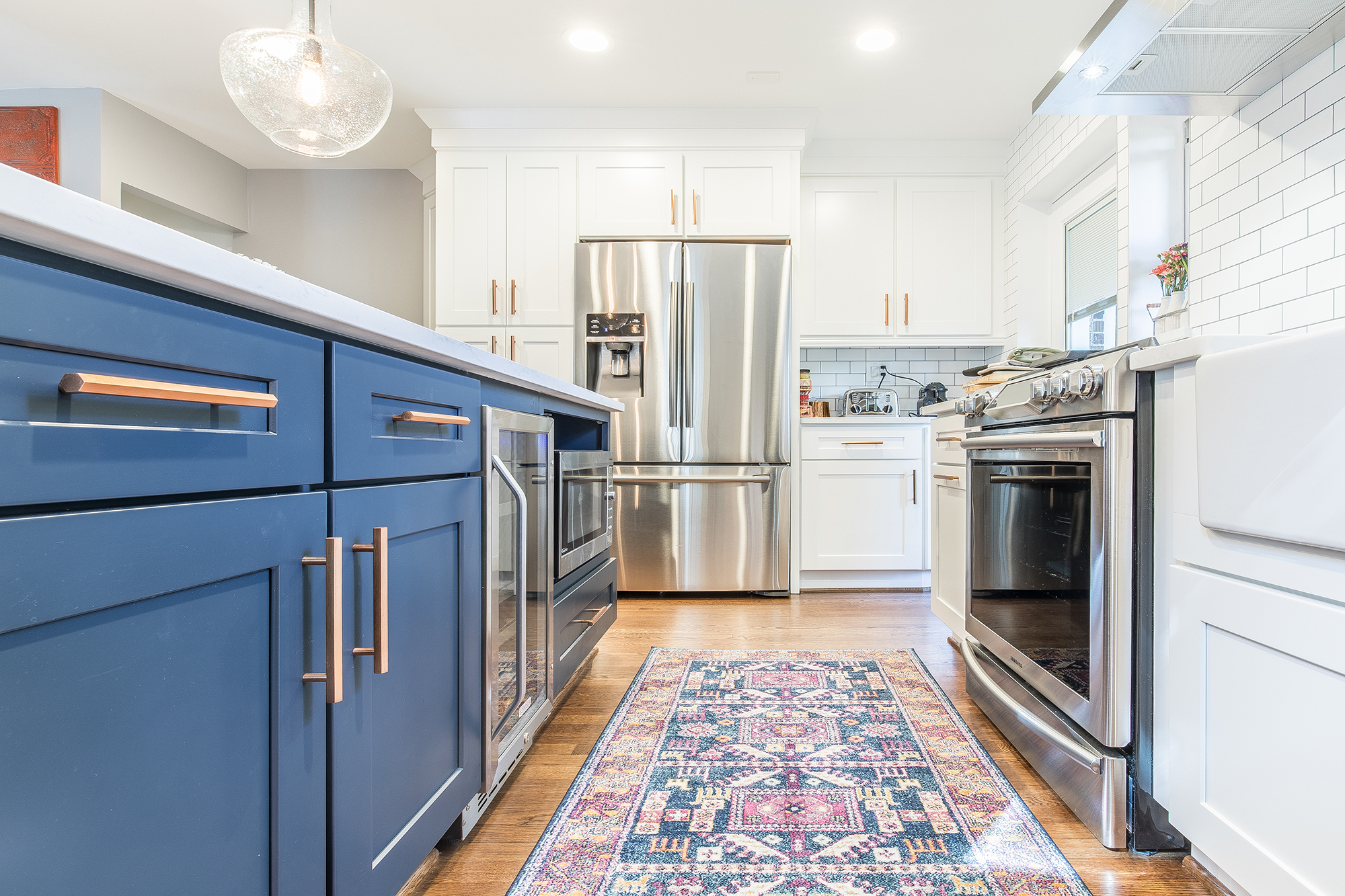 White kitchen blue island is a timeless and elegant choice for homeowners looking to create a stylish and inviting space.